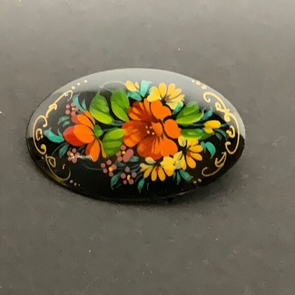 Vintage Black Lacquered Brooch with Handpainted Flowers. WA250 - Picture 1 of 2